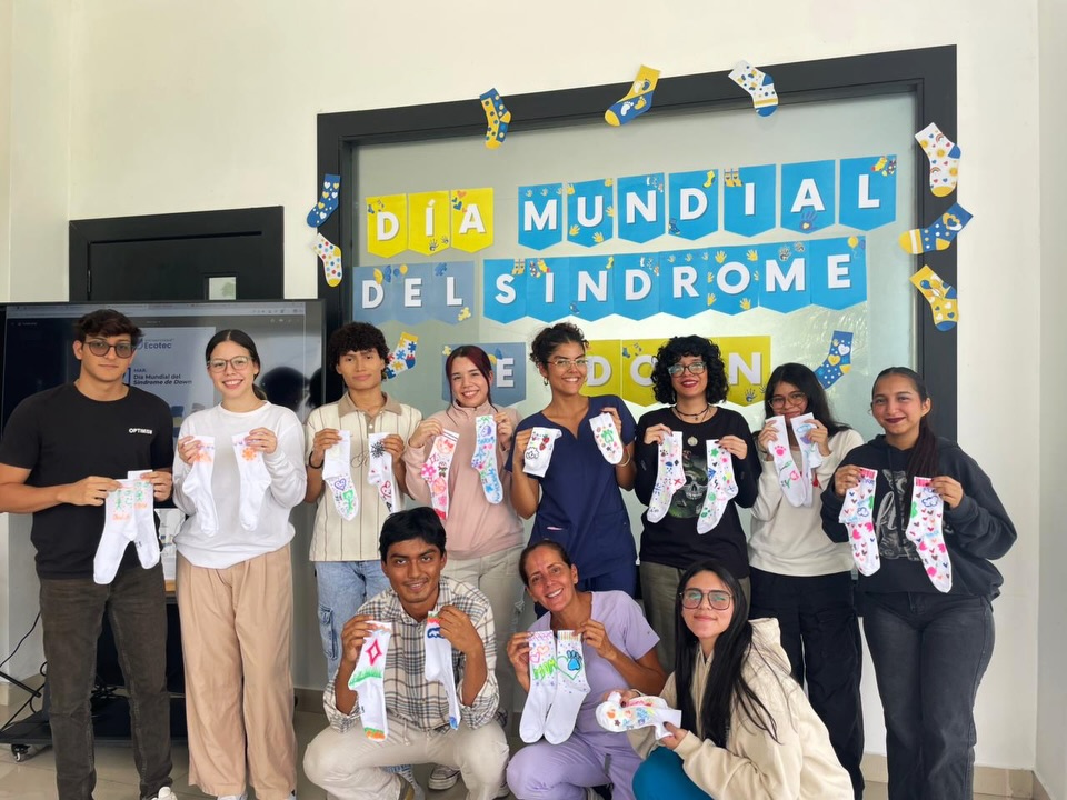 Hoy, en nuestro Campus La Costa, vivimos una jornada de concientización por el Día Mundial del Síndrome de Down 💛.
A través de la pintura de medias, nuestra comunidad universitaria se unió para promover la inclusión, empatía y respeto.