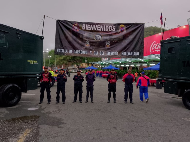 📸 ¡SUPERVISIÓN DIRECTA EN LA ARC! 🚒
Nuestro Director General Nacional de Bomberos y Presidente del FONBE, Primer General Juan Carlos González, se encuentra desplegado en el terreno, realizando una inspección y supervisión directa en todos los puntos de control y prevención a lo largo de la Autopista Regional del Centro (ARC).
Esta importante fiscalización operacional tiene como objetivo constatar la eficiencia y el apresto de cada puesto de seguridad establecido por el Sistema Nacional para la Gestión de Riesgo, en el marco del resguardo de los ciclistas de alto rendimiento que participan en la actividad “Pedaleando por la Gloria 200K”, con motivo del 205° Aniversario de la Batalla de Carabobo.
Con el despliegue de la Brigada Motorizada (GRUMAE), nuestros funcionarios acompañan y protegen el paso del pelotón de atletas que se desplaza desde la Ciudad Capital.
Garantizamos la seguridad vial y la prevención integral con liderazgo, presencia en el terreno y máxima capacidad operativa.
¡El trabajo en equipo consolida la paz de nuestra Patria!
¡Disciplina y Abnegación! 🔥🇻🇪
#BomberosDeVenezuela #GestionDeRiesgo #SupervisionOperativa
#ARC
#Carabobo